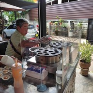 บรรยากาศ ขนมครกกรอบ