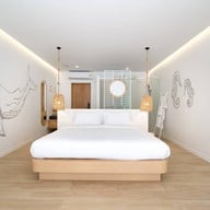 The Season Resort ที่พักติดทะเล