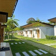 The Season Resort ที่พักติดทะเล
