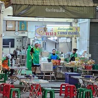หน้าร้าน หนึ่งราดหน้ายอดผัก สาขา 9 สาขา 9 เคหะพระราม 2