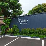 หน้าร้าน Maison au Milieu