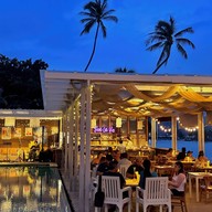 Sea la Vie Beach Bar and Bistro