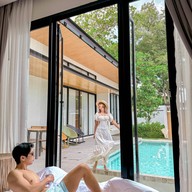 The Season Resort ที่พักติดทะเล