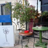 Dedicate Flower's Cafe