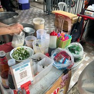 ร้านโจ๊กน้ำเต้าหู้ บีทีเอสสนามเป้าทางออก 3