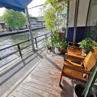 บรรยากาศ Remedy Coffee Roastery ผ่านฟ้า