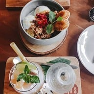 Lyn’s The Shanghai Cafe'