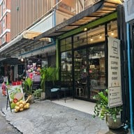 หน้าร้าน n’ Cafe’ & Farm