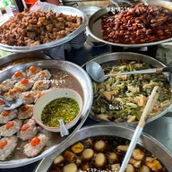ข้าวแกงแม่อ้อน สะพานหัน(เจ้าเก่า) สาขา1 จักรวรรดิ จักรวรรดิ