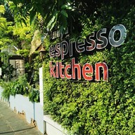หน้าร้าน Anaya espresso kitchen หลังเดอะในน์ พระรามเก้า 41 แยก 6