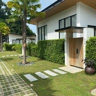 The Season Resort ที่พักติดทะเล