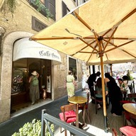 หน้าร้าน Antico Caffè Greco