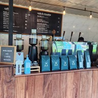 บรรยากาศ J'coffee เลียบด่วนเอกมัย-รามอินทรา (ก่อนถึงซ.นวลจันทร์)