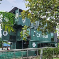 หน้าร้าน J'coffee เลียบด่วนเอกมัย-รามอินทรา (ก่อนถึงซ.นวลจันทร์)