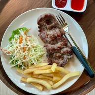 ฆเณสวน คาเฟ่ มหาราช