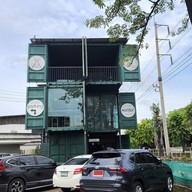 หน้าร้าน J'coffee เลียบด่วนเอกมัย-รามอินทรา (ก่อนถึงซ.นวลจันทร์)