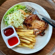 ฆเณสวน คาเฟ่ มหาราช