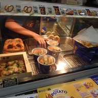 บรรยากาศ Auntie Anne's ไทวัสดุ สุขาภิบาล 3 ชั้น