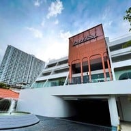 Sarin Cafe & River Terrace