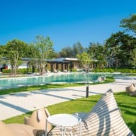 The Season Resort ที่พักติดทะเล