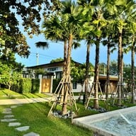 The Season Resort ที่พักติดทะเล