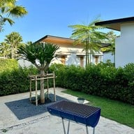 The Season Resort ที่พักติดทะเล