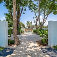 The Season Resort ที่พักติดทะเล