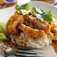 เมนูของร้าน ครัวถั่วแระ ก๋วยเตี๋ยวต้มยำ ข้าวหมูแดง ข้าวหมูกรอบ กาแฟสด เลี่ยงเมืองนนทบุรี สนามบินน้ำ