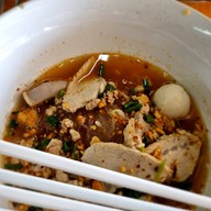 เมนูของร้าน ครัวถั่วแระ ก๋วยเตี๋ยวต้มยำ ข้าวหมูแดง ข้าวหมูกรอบ กาแฟสด เลี่ยงเมืองนนทบุรี สนามบินน้ำ