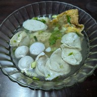รสดี ก๋วยเตี๋ยวปลา หน้า รร.จีน