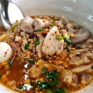 เมนูของร้าน ครัวถั่วแระ ก๋วยเตี๋ยวต้มยำ ข้าวหมูแดง ข้าวหมูกรอบ กาแฟสด เลี่ยงเมืองนนทบุรี สนามบินน้ำ