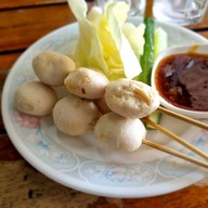 เมนูของร้าน ครัวถั่วแระ ก๋วยเตี๋ยวต้มยำ ข้าวหมูแดง ข้าวหมูกรอบ กาแฟสด เลี่ยงเมืองนนทบุรี สนามบินน้ำ