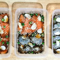 นานะแซลมอนดอง