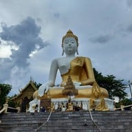 บรรยากาศ วัดพระธาตุดอยคำ (วัดสุวรรณบรรพต)