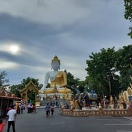 บรรยากาศ วัดพระธาตุดอยคำ (วัดสุวรรณบรรพต)