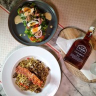Tea Factory And More พร้อมพงษ์