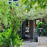 Tea Factory And More พร้อมพงษ์