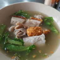 ก๋วยจั๊บนายเล็ก (อ้วน) เจ้าเก่าเยาวราช สวนผัก