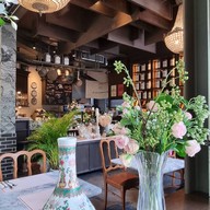 Tea Factory And More พร้อมพงษ์