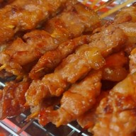 แหม่มหมูปิ้ง