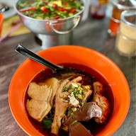 เมนูของร้าน เตี๋ยว เต็ม ตีน  คลองสี่