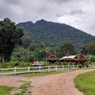 หน้าร้าน เขาเย็น คาเฟ่ เรือนจำชั่วคราวเขาเย็น ทองผาภูมิ