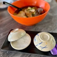 เมนูของร้าน เตี๋ยว เต็ม ตีน  คลองสี่