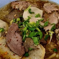 ร้านครัวอุบลฯ ตึกเมืองไทย ข้างร้าน เอสพีโฟน