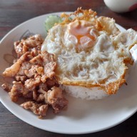 เมนูของร้าน ป้าจิตร ก๋วยเตี๋ยวหมูตุ๋น อาหารตามสั่ง