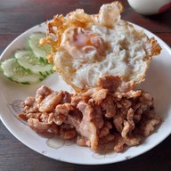เมนูของร้าน ป้าจิตร ก๋วยเตี๋ยวหมูตุ๋น อาหารตามสั่ง