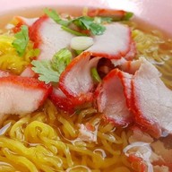 บ้านบะหมี่ หลังอีซูซุ