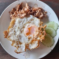 เมนูของร้าน ป้าจิตร ก๋วยเตี๋ยวหมูตุ๋น อาหารตามสั่ง