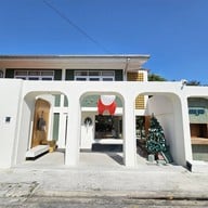 AMI Brunch & Bubbles