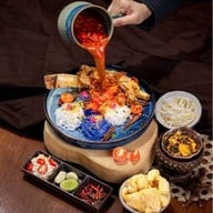 ไท่ไท่ ทองอินทร์ (Taitai thongin)   ข้าวซอย/น้ำเงี้ยว/ร้านฮาลาล/โรตี -